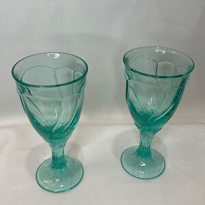 Noritake Sweet Swirl Glass Goblet 8 Oz Aqua Blue 7 1/4 In Tall 3 1/4 Round Set 2